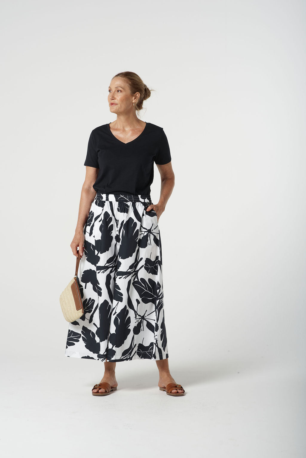 Goondiwindi Cotton V Neck Tee - Navy