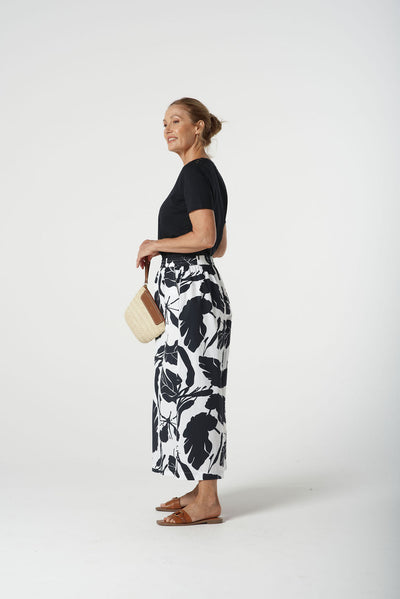 Goondiwindi Cotton V Neck Tee - Navy