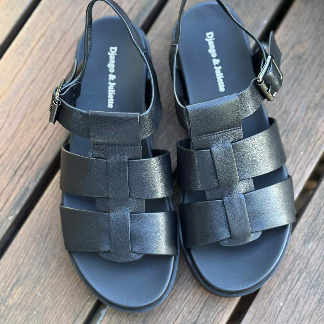 Django & Juliette Sawyera - Black Black