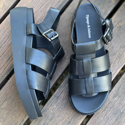 Django & Juliette Sawyera - Black Black