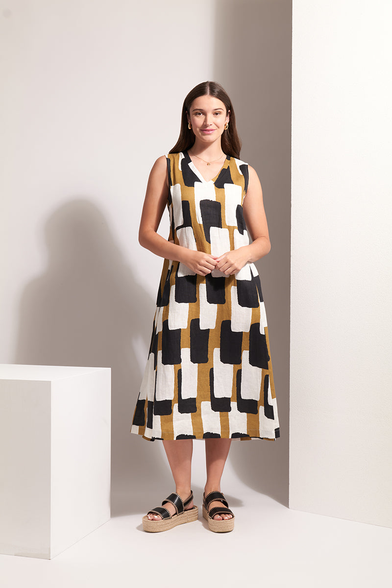 Foil 8229 Generosity Dress - Art Box
