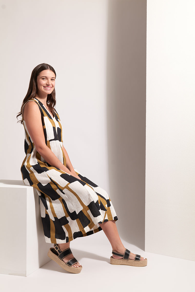 Foil 8229 Generosity Dress - Art Box