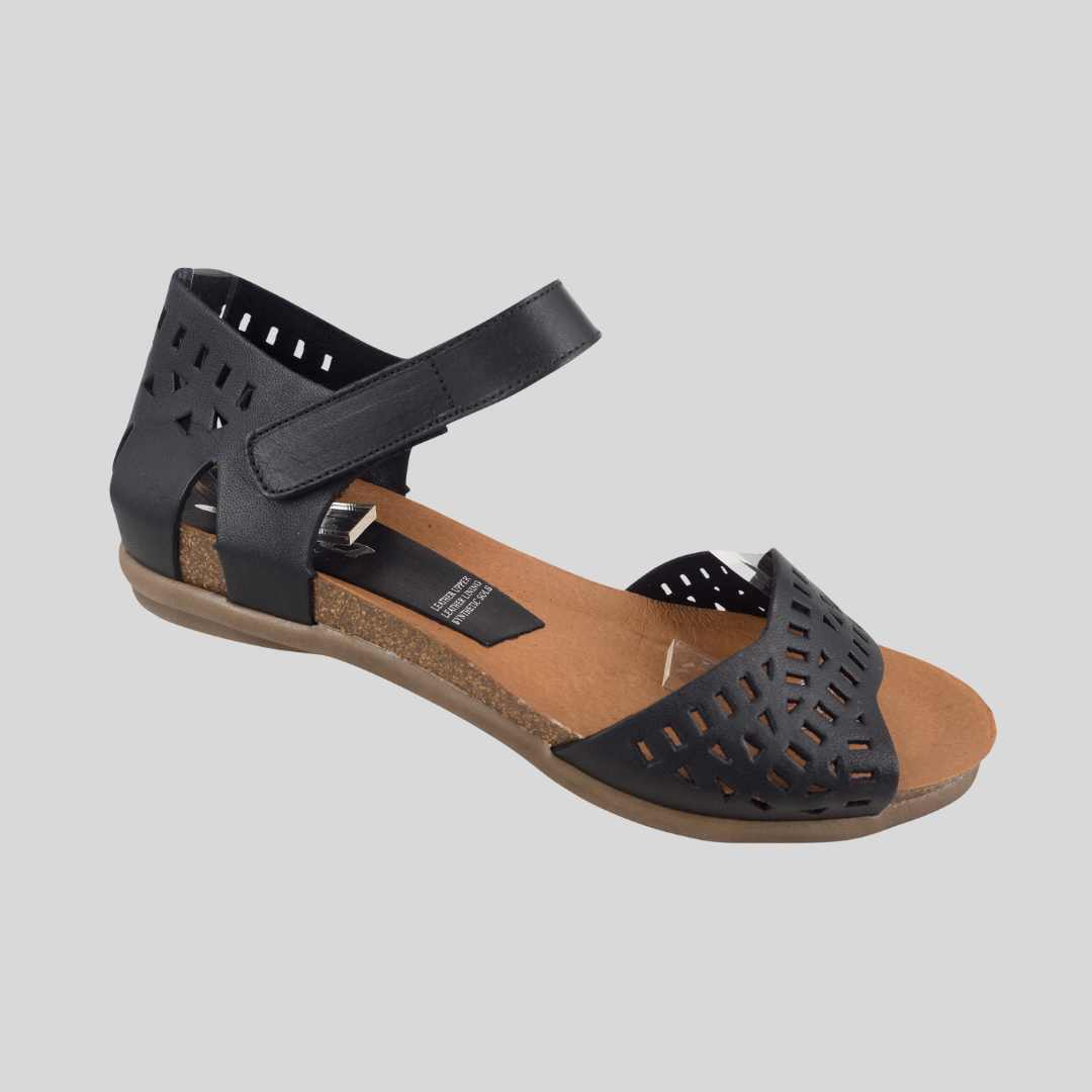 black back in leatehr sandals with the toe out. Adjustable straps - support