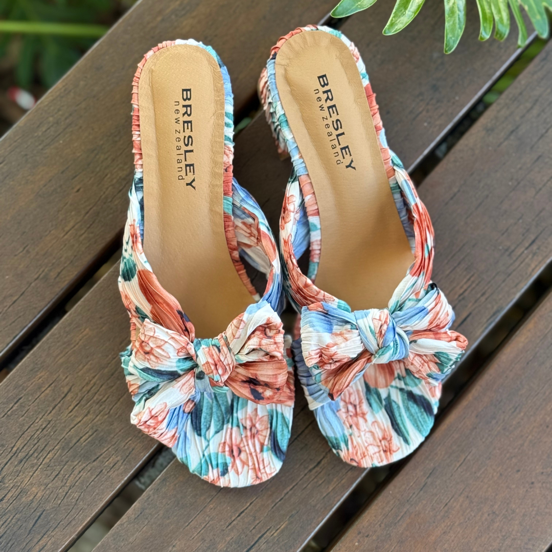 Bresley Aniston - Beige Floral