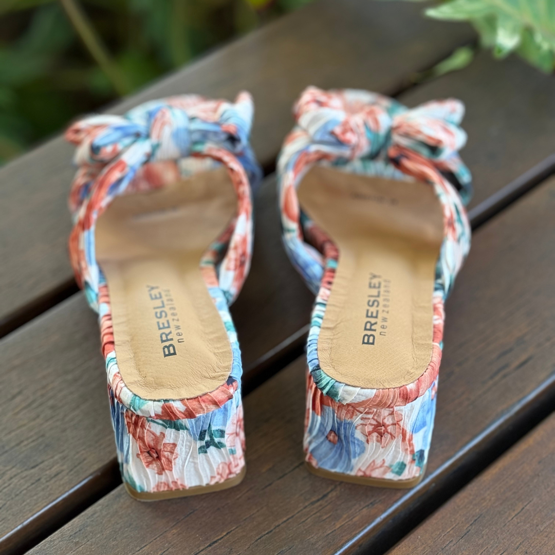 Bresley Aniston - Beige Floral