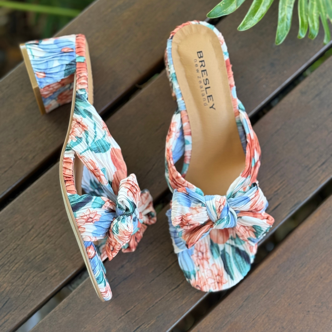 Bresley Aniston - Beige Floral