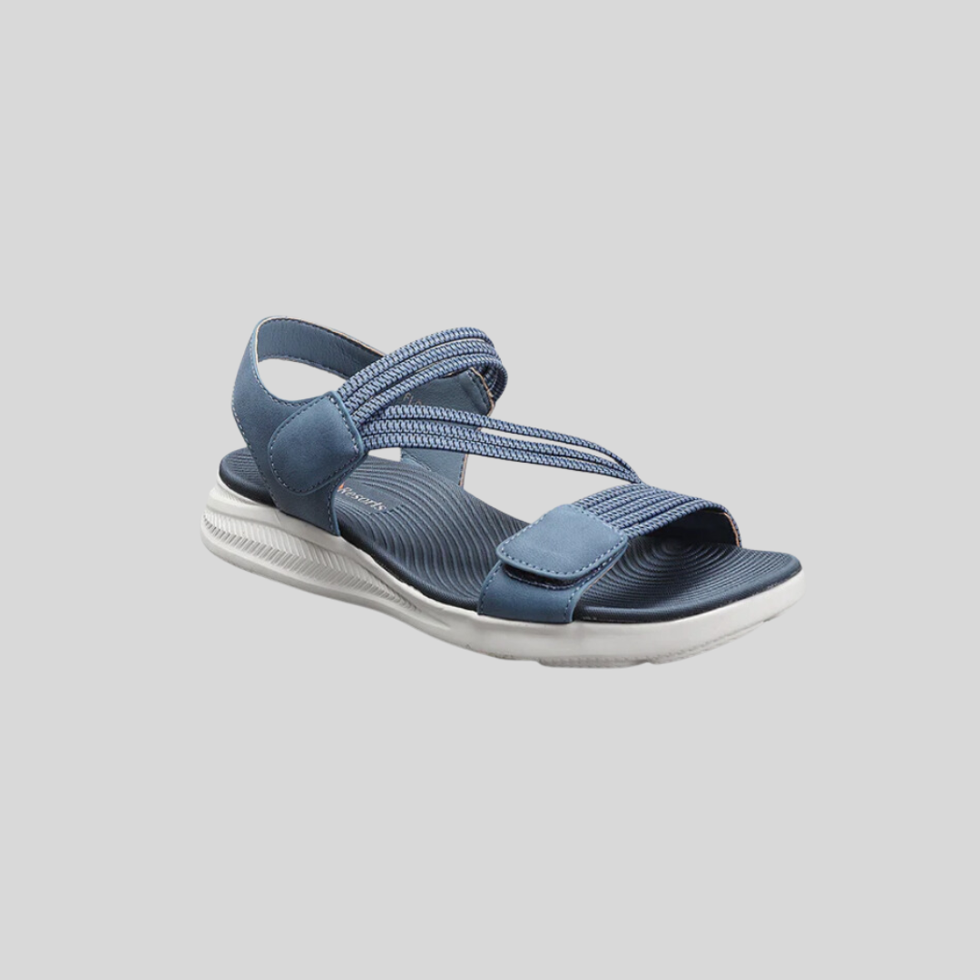 Lightweight sandals with adjustable straps