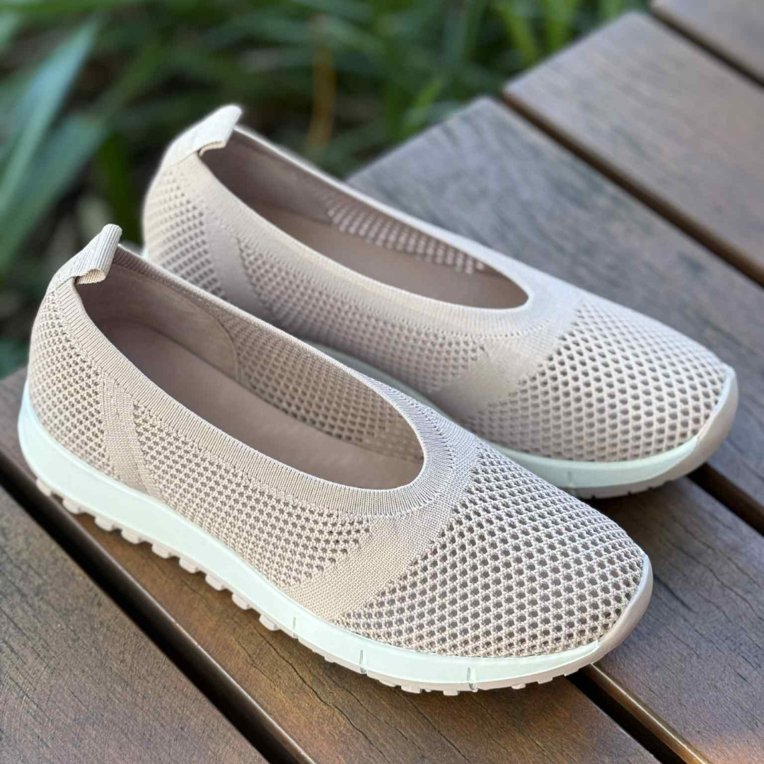 Django & Juliette Javal - Nude Knit