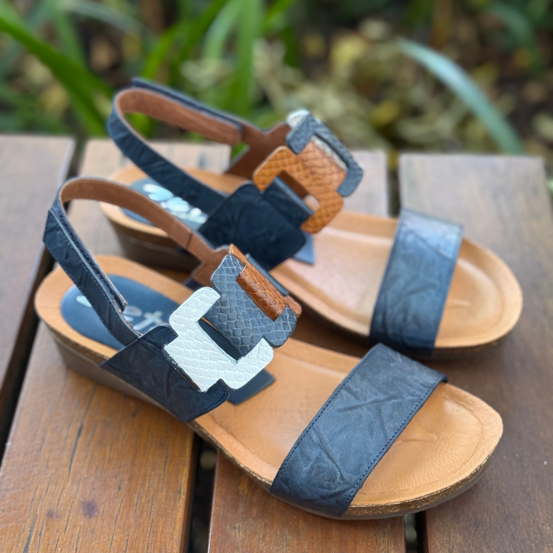 Zeta Onus - Navy/White/Tan