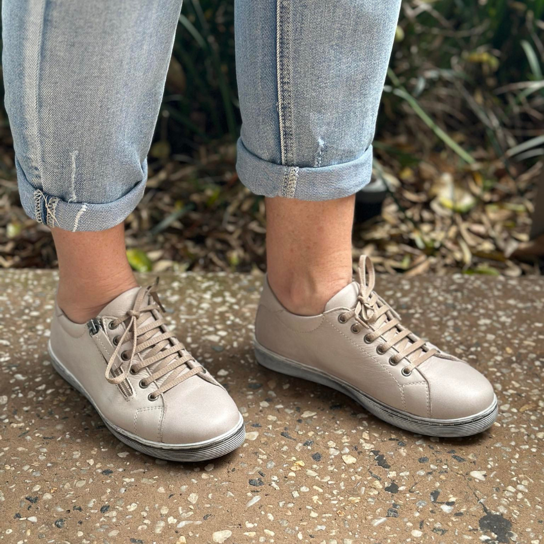 soft leather sneakers with side zip and lace in tauper silver grey