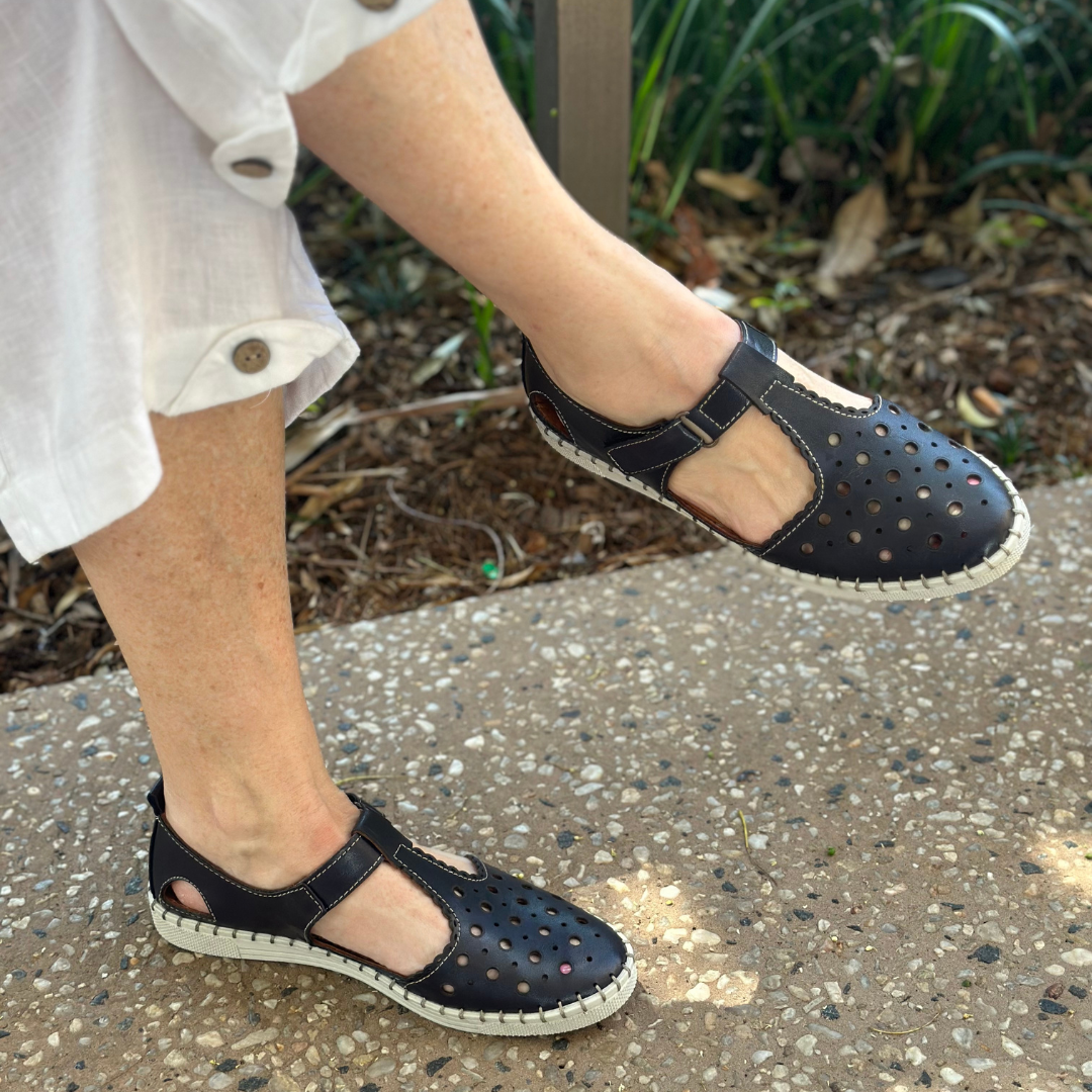 Thyme & Co Tredly - Navy/White Sole