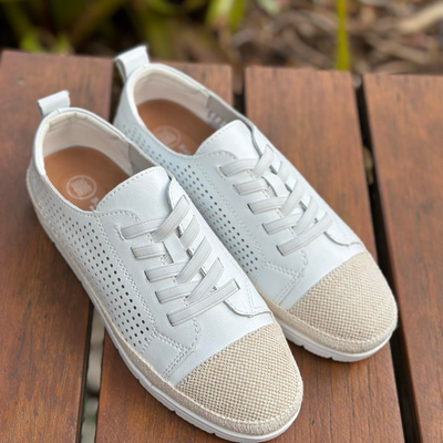 white sneakers with beige trim and elastic lace
