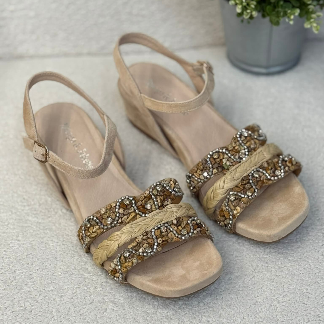 Django & Juliette Whitni - Latte