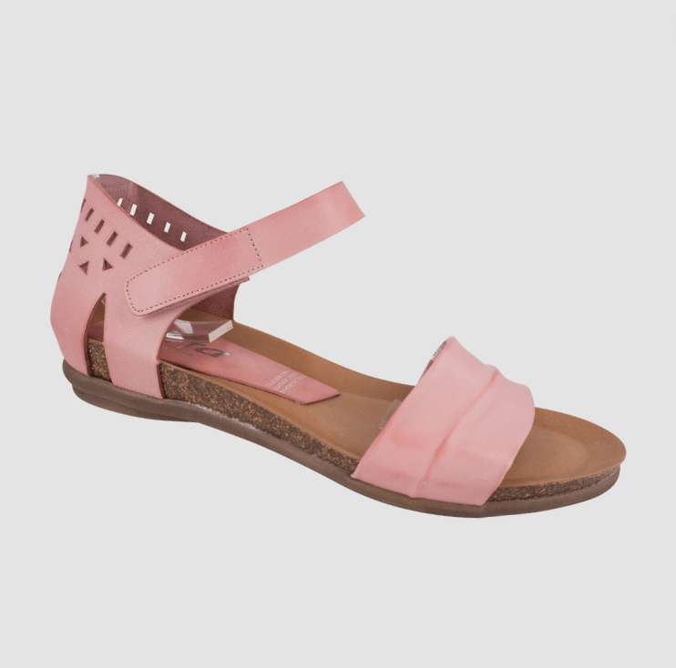 Women's pink leather everyday sandal